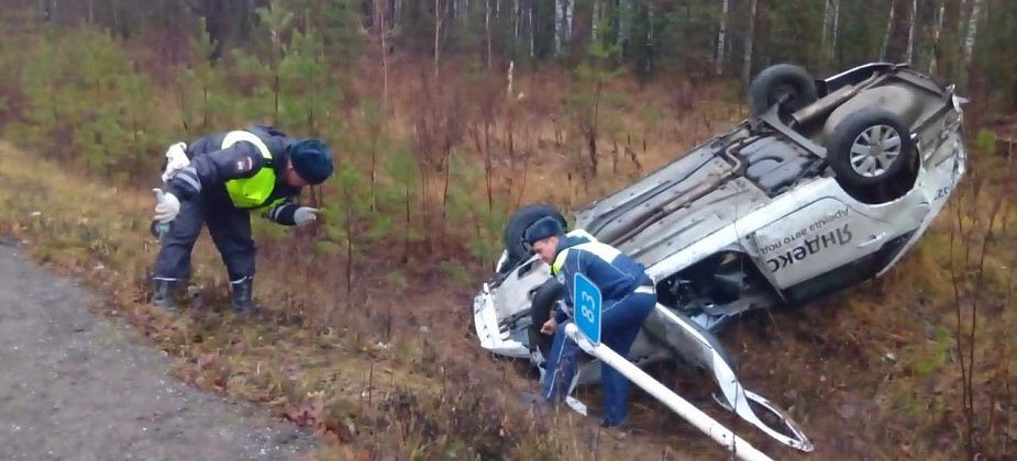 Между Серовом и Сосьвой пьяный водитель на машине “Яндекс” устроил ДТП