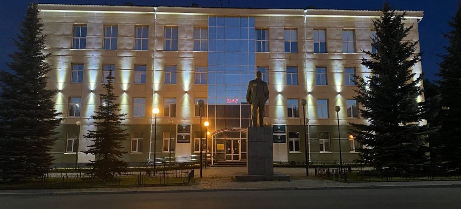 На здании мэрии Серова сделали декоративную подсветку фасада за 213 тысяч рублей