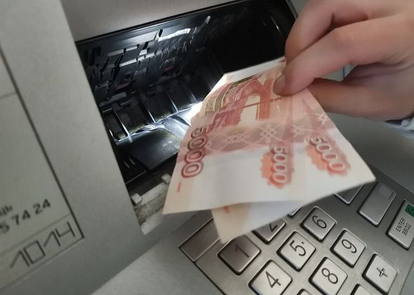 Серовчанка перевела неизвестным 200 тысяч, поверив, что ей должны доставить цветы