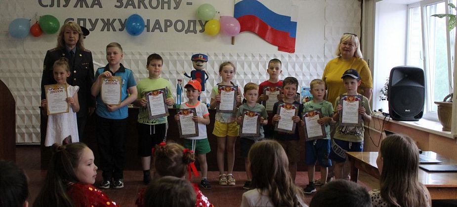 Полиция Серова вручила юным горожанам паспорта и подвела итоги конкурса «Полицейский Дядя Степа – 2023»