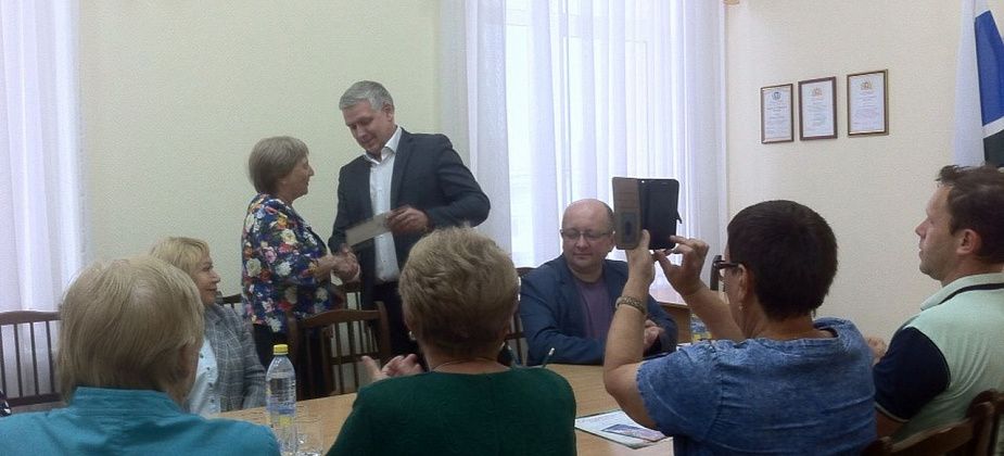 В Общественной палате Серова обсудили вопросы благоустройства и наградили активистов домовых советов