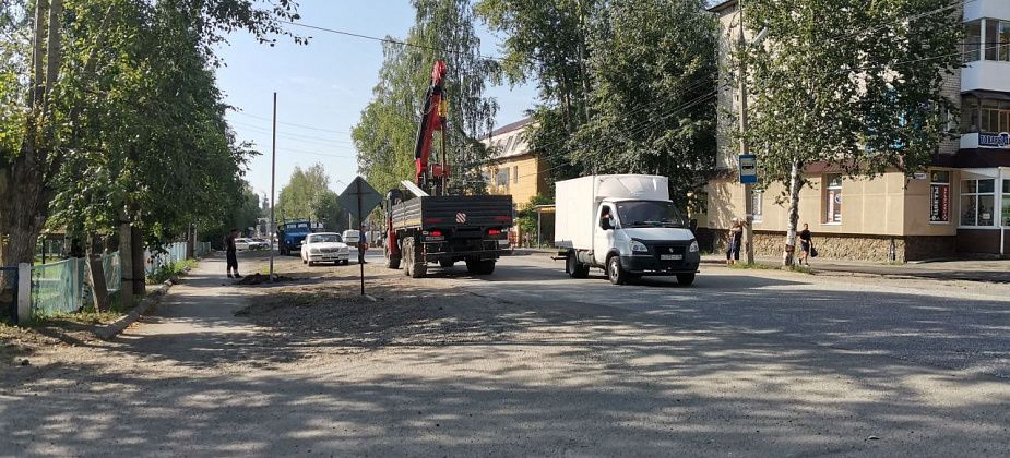 «Серовавтодор» начал работы по обустройству пешеходного перехода у детской школы искусств