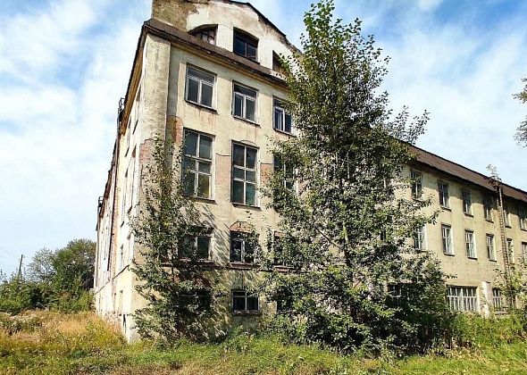 Здание бывшего училища №54 в Серове планируют снести. На проект работ выделено 1,5 миллиона рублей