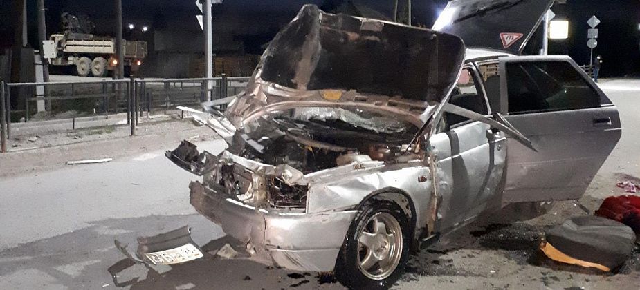 В Сосьве столкнулись "Урал" и ВАЗ. Водитель легковушки сбежал с места ДТП, пассажир - госпитализирован в Серов