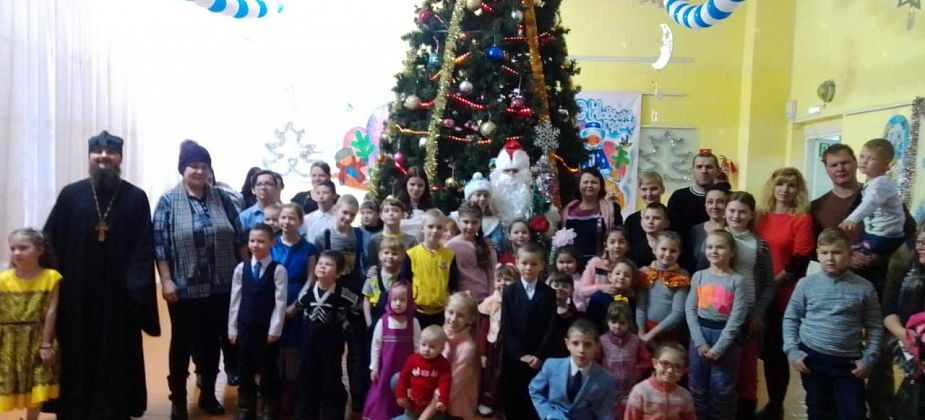 Серовский благотворительный фонд "Сотвори милость" поздравил 450 детей из малоимущих и многодетных семей