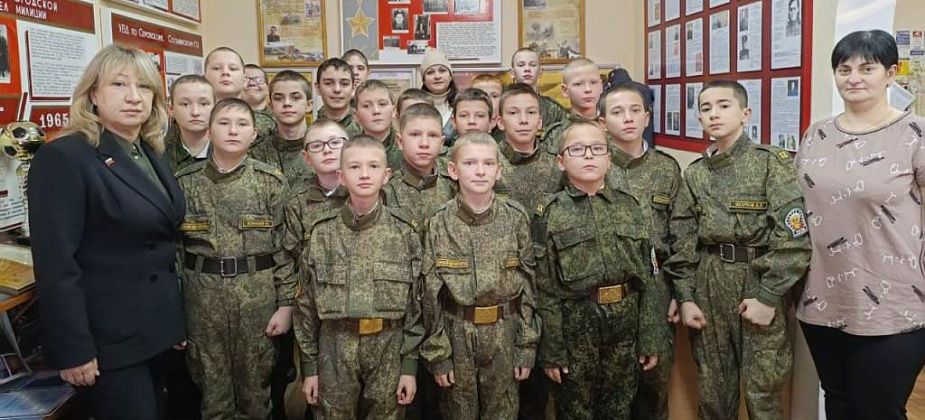 Серовские кадеты посетили полицию, где им рассказали о вреде наркотиков