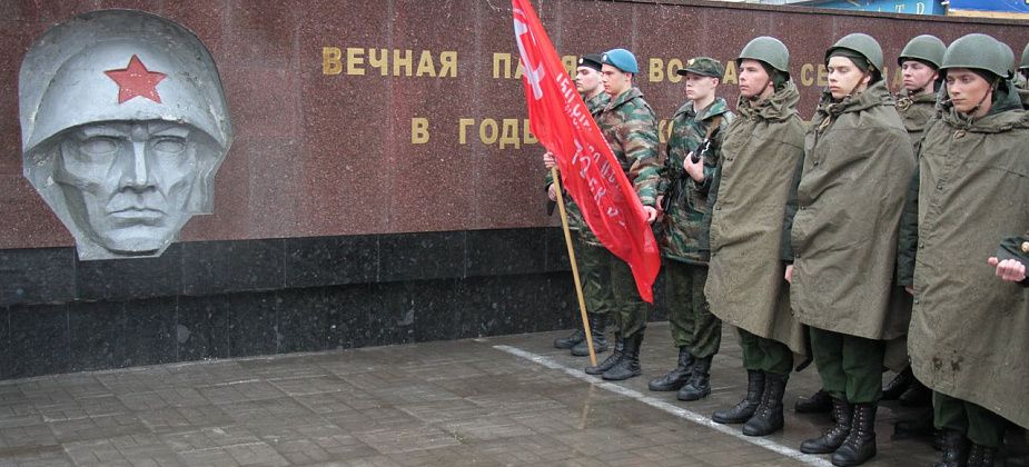 В День Победы члены клуба «Дар» предлагают серовчанам послушать стихи о войне