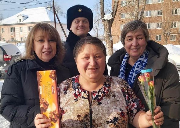 Полиция Серова поздравила женщин с праздником весны