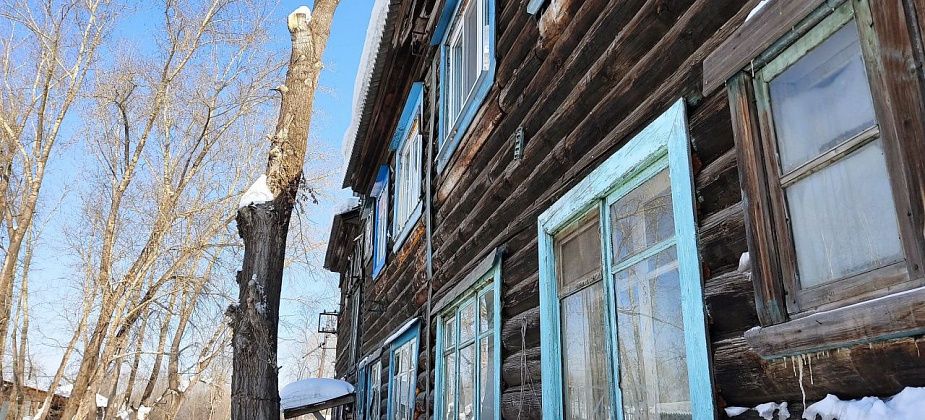В Серовском горокруге признали аварийными и подлежащими сносу 5 домов. Но расселят их не раньше 2026 года