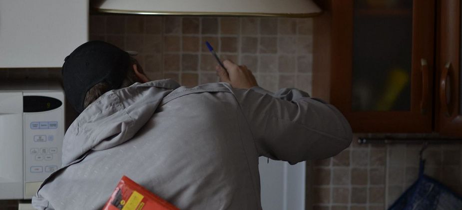 Опять проверка. Зачем в домах так часто проверяют вентиляцию и почему проверяющих нужно пускать