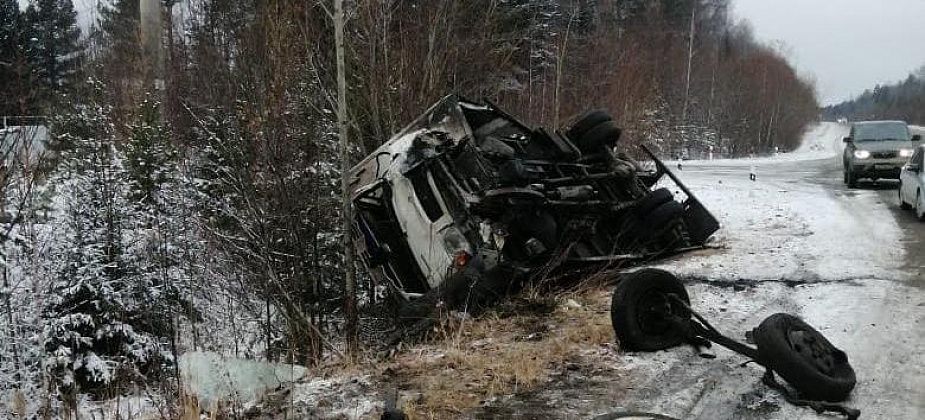 В тройном ДТП на выезде из Серова погиб водитель "Нивы"