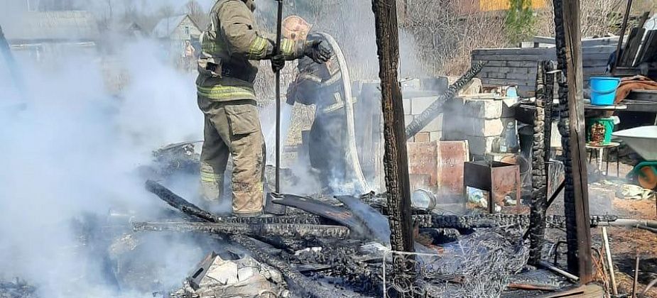"Сбежались и всем садом отстаивали". В «Смородинке» произошел пожар