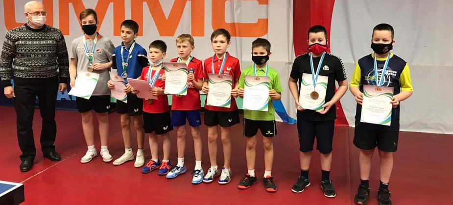 Юные серовские теннисисты взяли бронзу на первенстве области