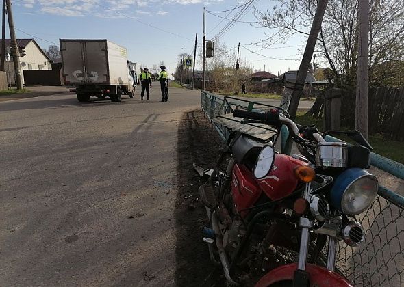 В Серове “ГАЗель” наехала на мопедиста, который стоял на светофоре
