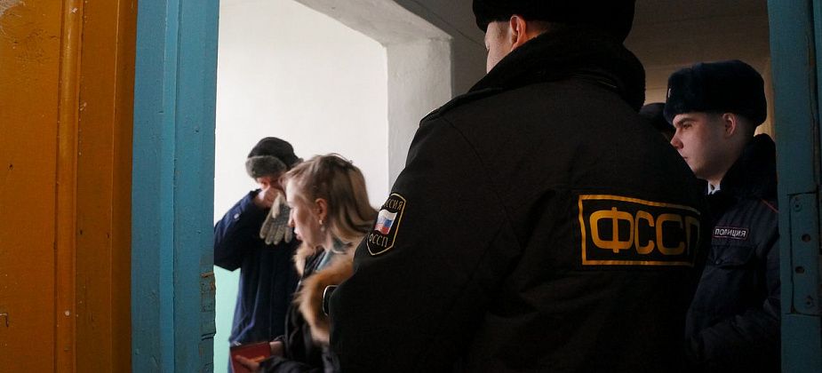 Руководитель судебных приставов Серова - о долгах по микрозаймам, аресте машин и квартир