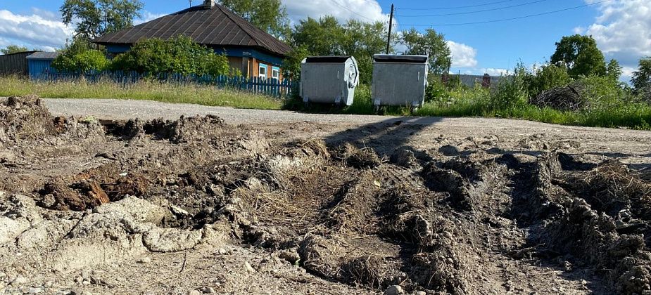Серовчанин говорит, что мусоровозы разбили дорогу в частном секторе