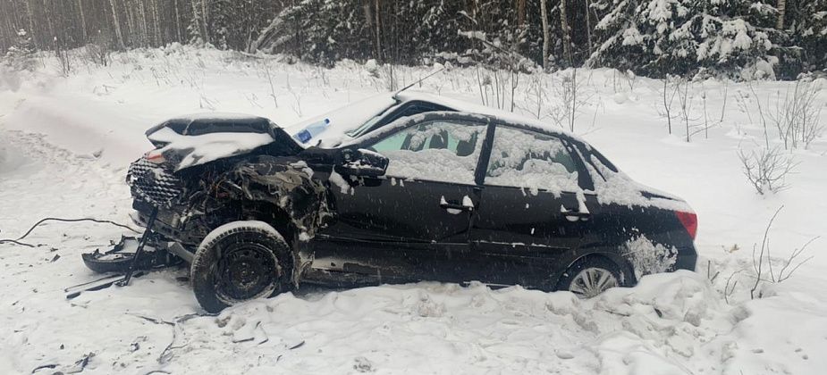 На дороге Серов - Сосьва столкнулись ВАЗ и Datsun