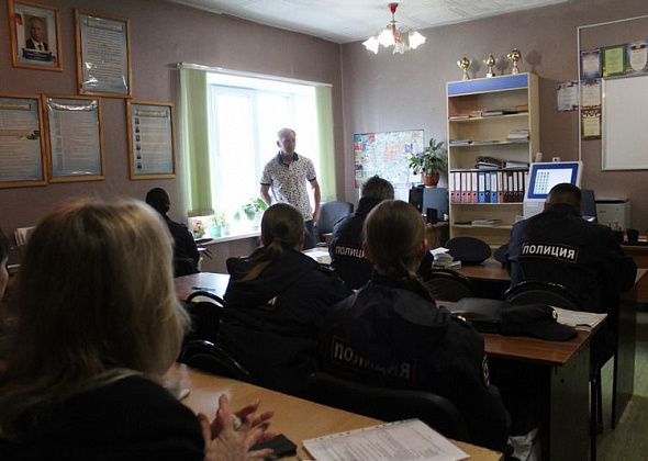Ветеран патрульно-постовой службы Серова рассказал молодому поколению полицейских о годах своей службы