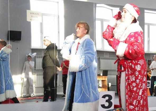 ДКЖ Серова на день перенес юбилейную эстафету Дедов Морозов