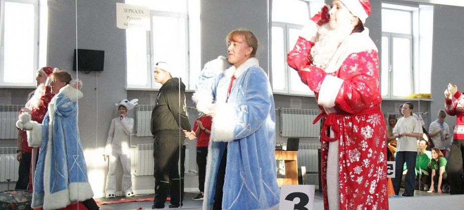 ДКЖ Серова на день перенес юбилейную эстафету Дедов Морозов