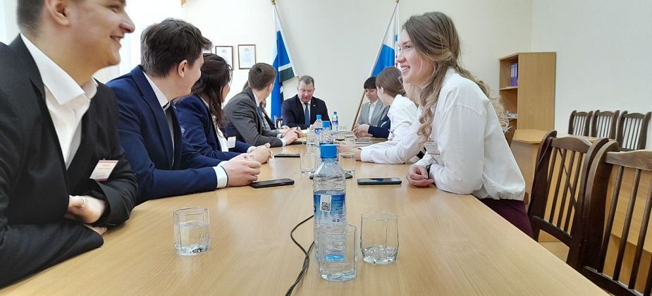 "Малая частица информации о том, как работает власть". В Серове завершился "День дублера"