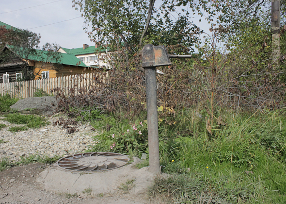 Подача воды в колонки по улице Короленко в Серове возобновлена