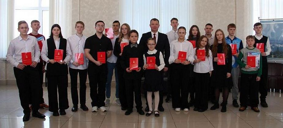 Поощрение дарований – инвестиция в будущее. 20 лучших представителей городской молодежи получили стипендии главы