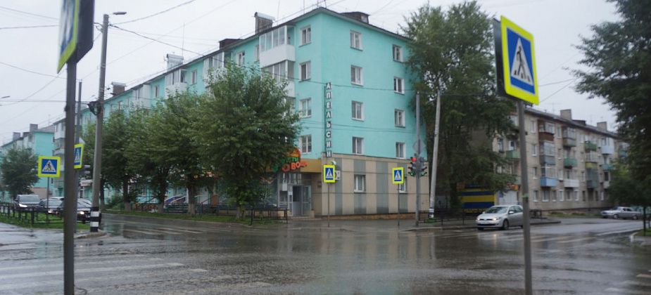 Шестилетний серовчанин вылез на балкон, когда папа отошел в магазин