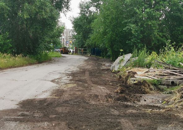 На улице Крупской в Серове начали строить тротуар к школе
