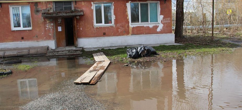 На Сортировке частично спала вода, затопившая подвал дома по улице Гагарина