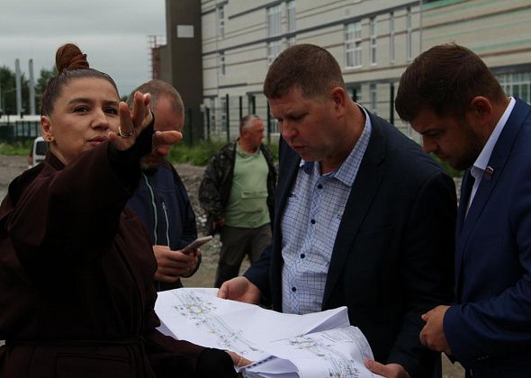 "В первую очередь мы делаем для людей, для детей". Глава Серова Александр Вовяков объехал городские стройплощадки