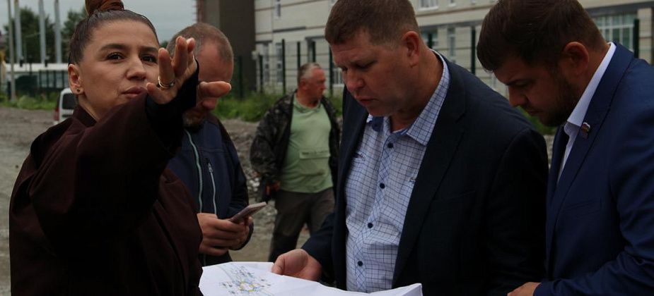"В первую очередь мы делаем для людей, для детей". Глава Серова Александр Вовяков объехал городские стройплощадки