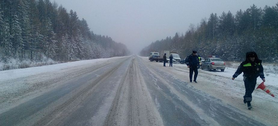 Вчера под Серовом произошло два ДТП с пострадавшими. Виновник второй аварии засмотрелся на первую?