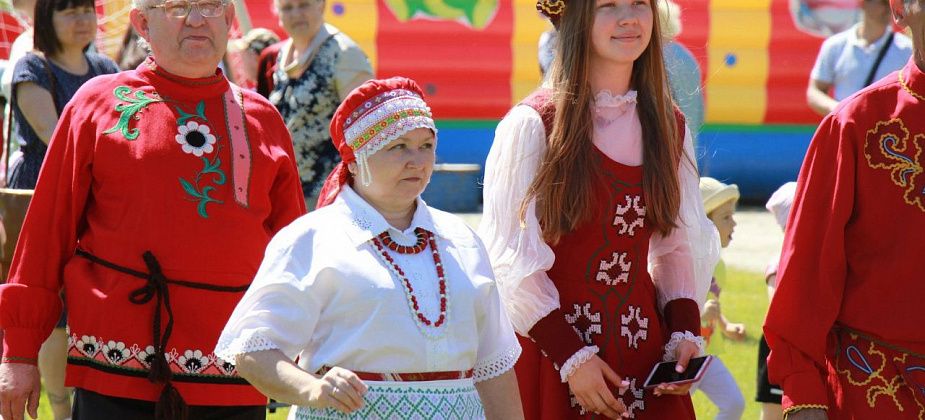 Серовчан приглашают принять участие в фотоконкурсе “Семья в национальных костюмах”