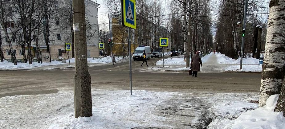 Серовчанка обратила внимание на отсутствие звукового сопровождения у светофора в центре города. Виноваты вандалы?