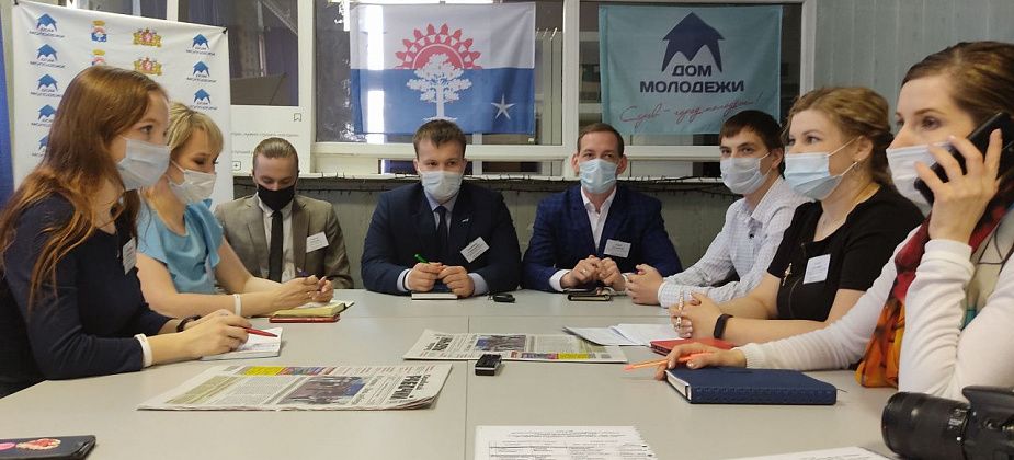 Дублеры руководителей мэрии Серова дали пресс-конференцию