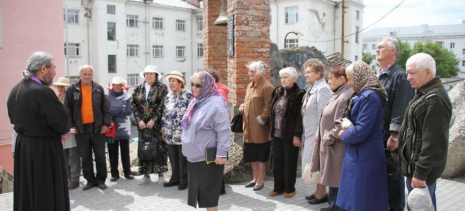 В родительскую субботу возле памятника жертвам политических репрессий отслужили молебен