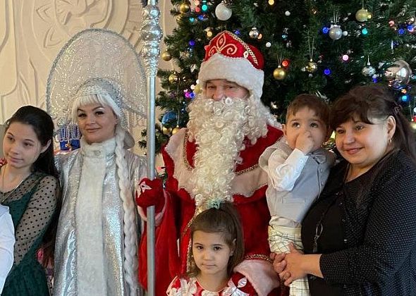 "Дети и родители были в восторге". В новогодние и рождественские праздники епархия поздравила сотни семей в Серове 