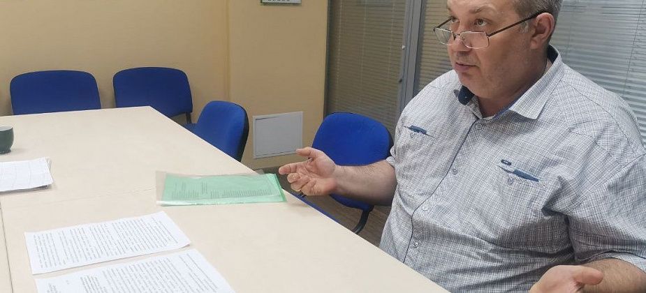 Единороссы пожаловались в серовский избирком, что их член выдвинулся на выборы от другой партии. Выдвиженец говорит, что вышел из «ЕР»