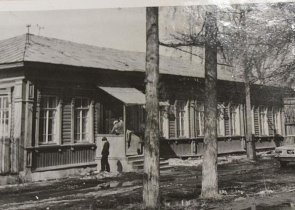 Красногвардейский штаб, пионерский клуб, жилой дом