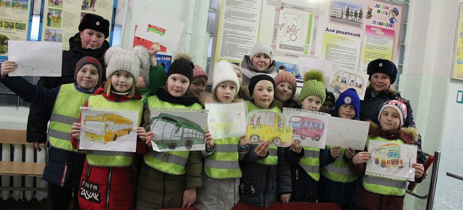 Юные серовчане приняли участие в акции «Шагающий автобус»