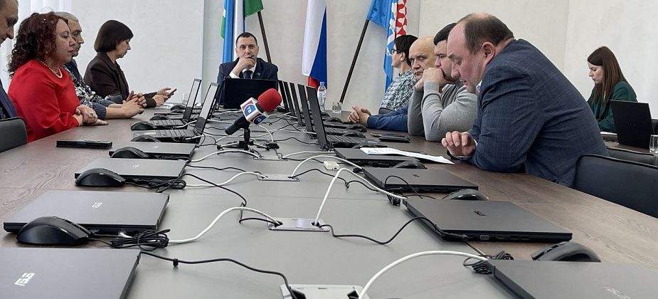 Серов посетила министр здравоохранения региона Татьяна Савинова - без представителей СМИ