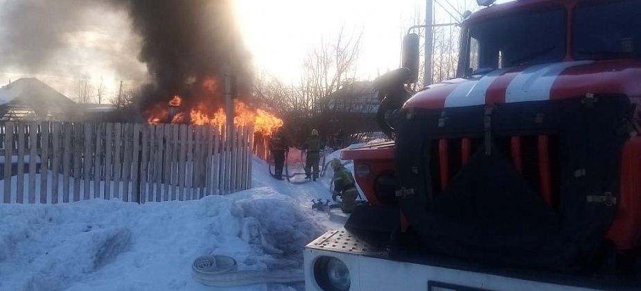 Утром в Серове горел гараж. Пострадал мужчина. Он госпитализирован с ожогами 