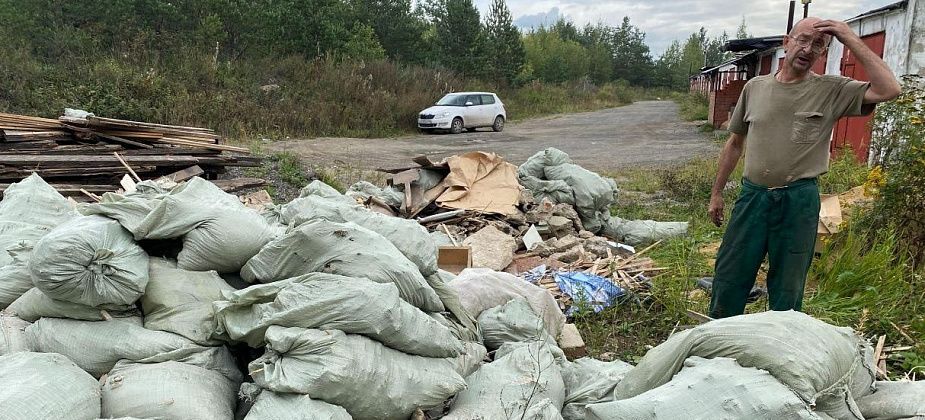 "Хочется наказать тех, кто это делает". Серовчанин пожаловался на стихийную свалку в районе гаражей на Первом разъезде
