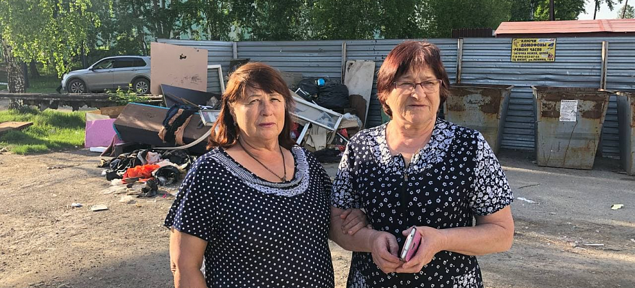 "Беспорядок уже третий год". Серовчанки жалуются на свалку мусора на контейнерной площадке