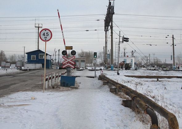 На Сортировке из-за очистки железнодорожного переезда будет затруднено движение