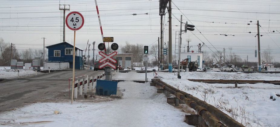 На Сортировке из-за очистки железнодорожного переезда будет затруднено движение