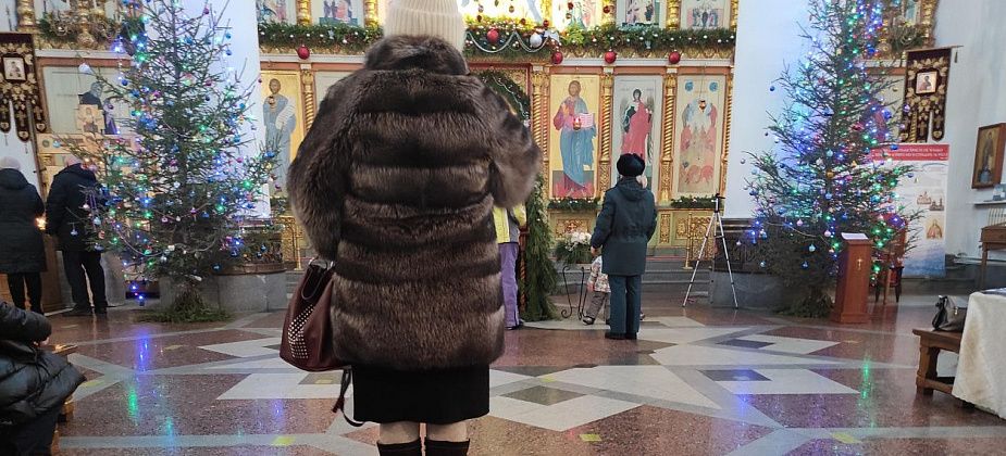 Сотрудники МЧС Серова обеспечили безопасность прихожан во время Рождественских служб