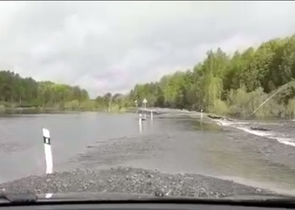 «Завтра родню в больницу везти – не знаю, как доехать». Между Сосьвой и Гарями подтопило дорогу