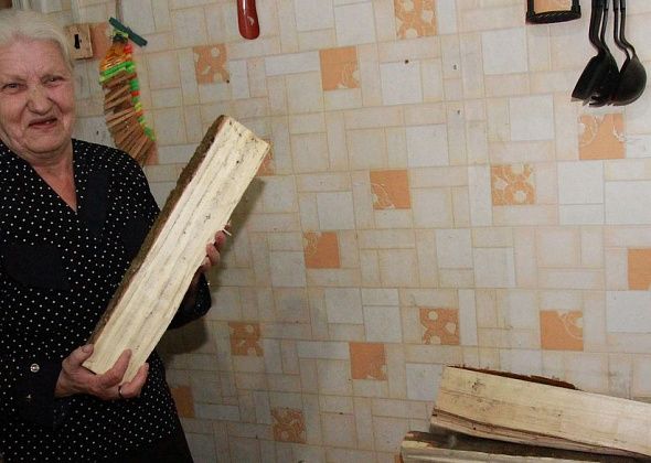 В квартиру сосьвинской пенсионерки, которая два года таскала дрова на второй этаж, провели отопление